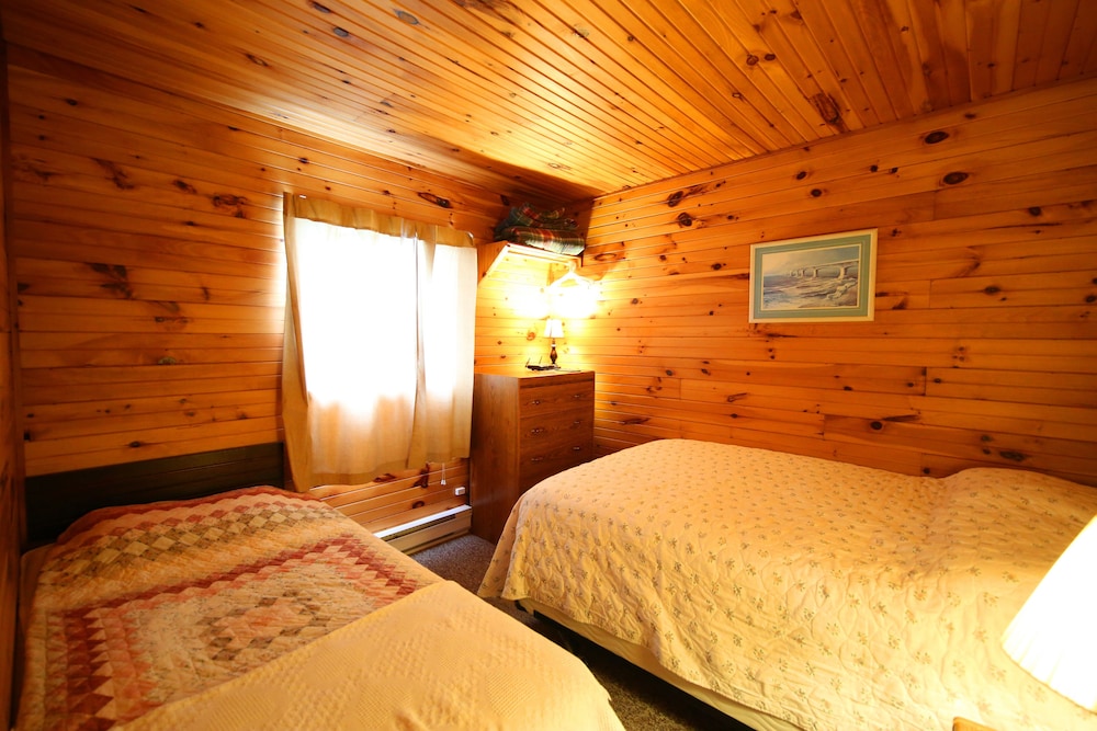 Comfort Cottage, 2 Bedrooms, Private Bathroom, Ocean View photo 2