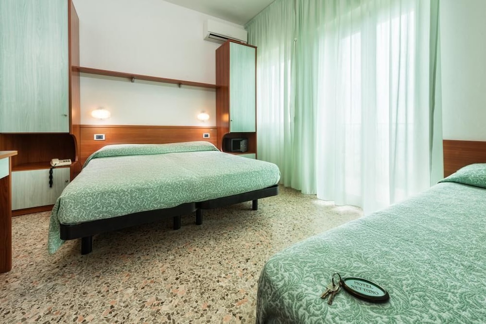 Standard Quadruple Room, Balcony, Sea View photo 2