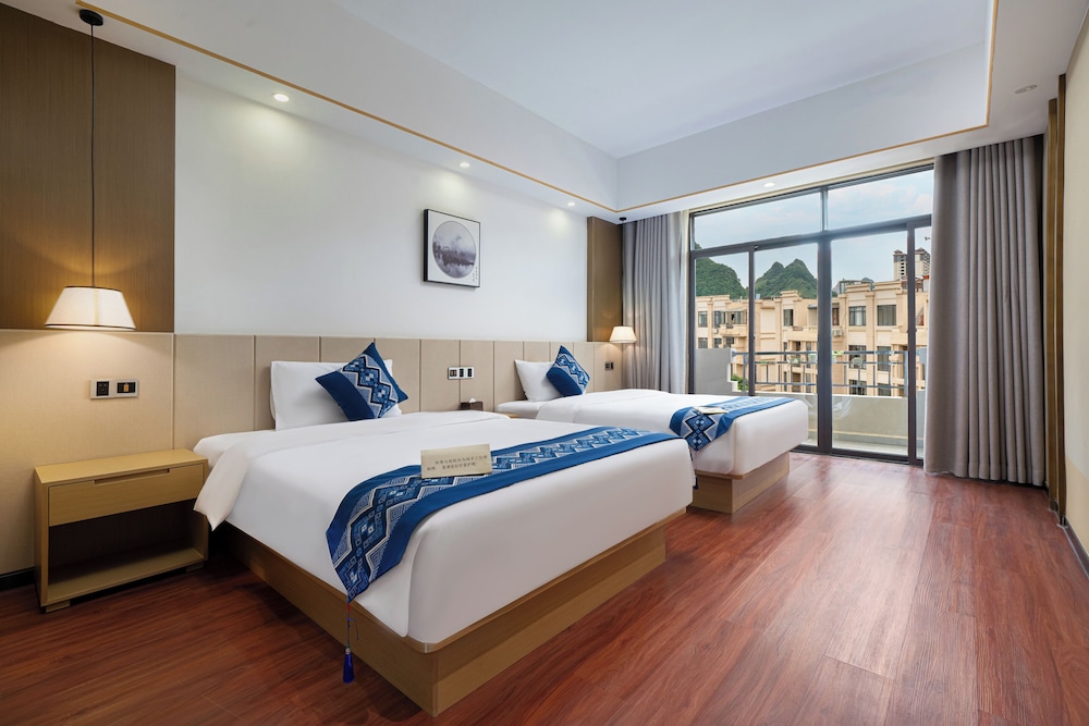 Elite Studio Suite, Hill View