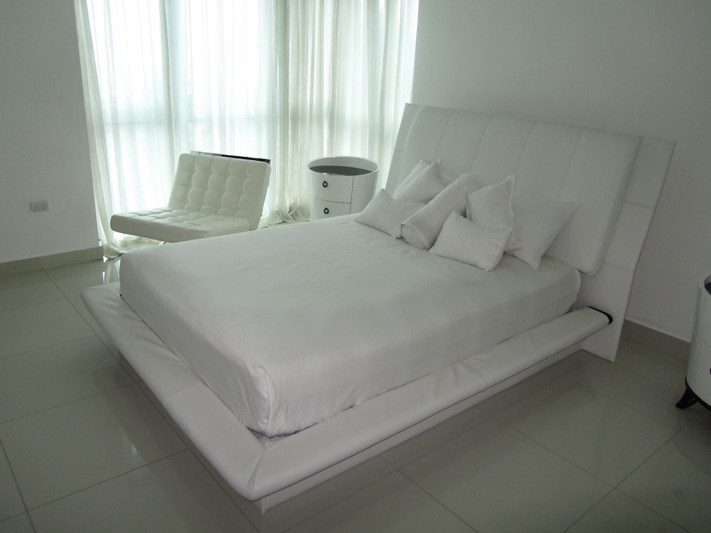 Two Bedroom Luxury Condo Apartment photo 1