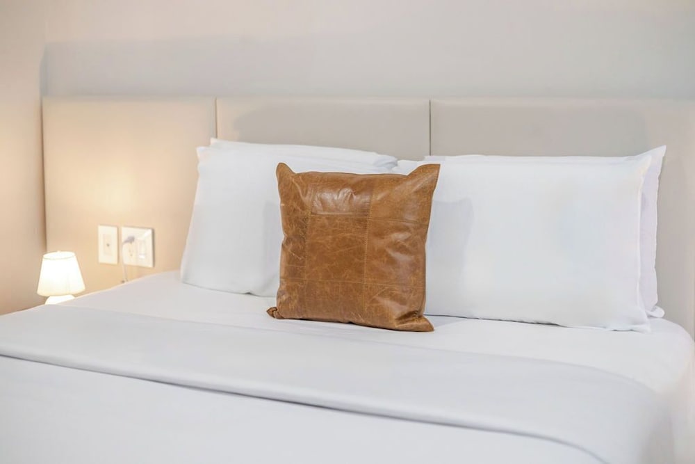 Standard Room, 1 Queen Bed - Photo 5