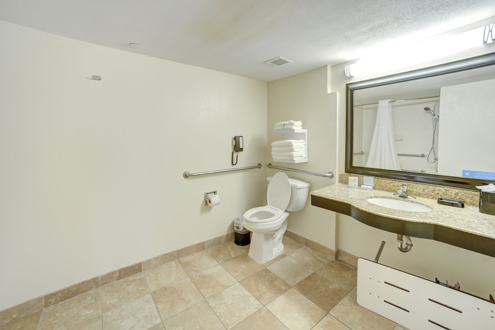 Room, 2 Queen Beds, Accessible, Non Smoking - Photo 4