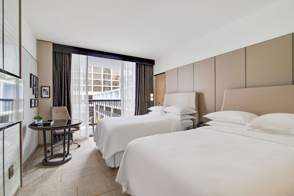 Premium Room, 2 Queen Beds, Lanai