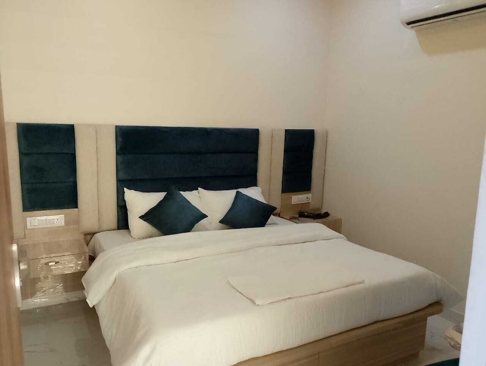 Deluxe Room - Photo 4