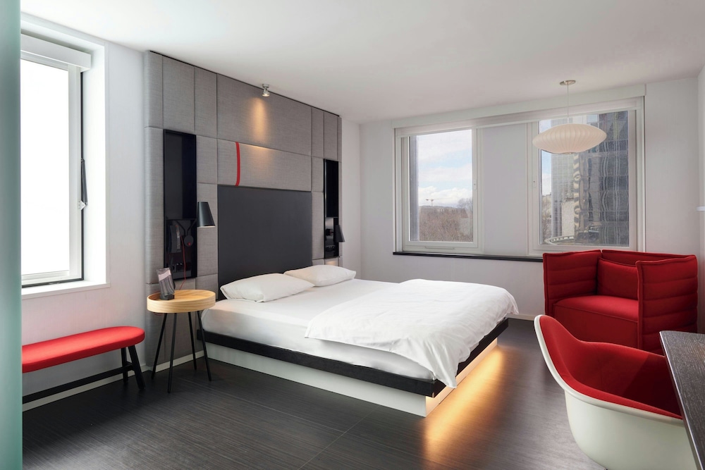 Room, 1 King Bed (Mobility Accessible, Roll-In Shower)