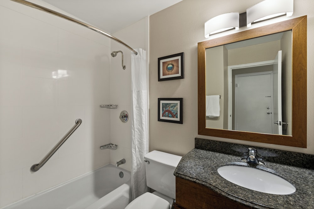 Standard Room, 1 King Bed, Non Smoking - Photo 6