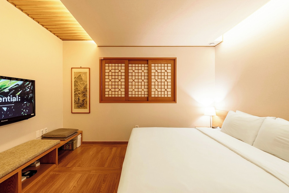 Standard Double Room (Korean Style, No Parking) - Photo 2