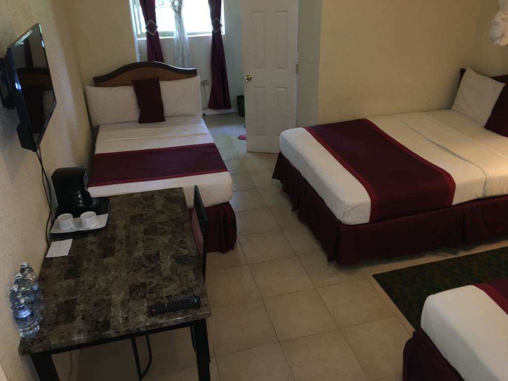 Deluxe Triple Room, Multiple Beds, Accessible photo 3