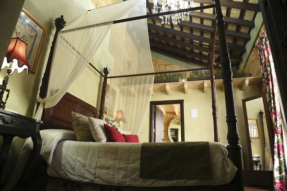 Deluxe Double Room (For 2 People)