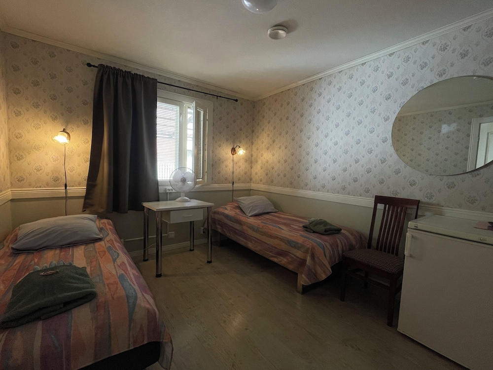 Standard Room, 2 Twin Beds photo 2