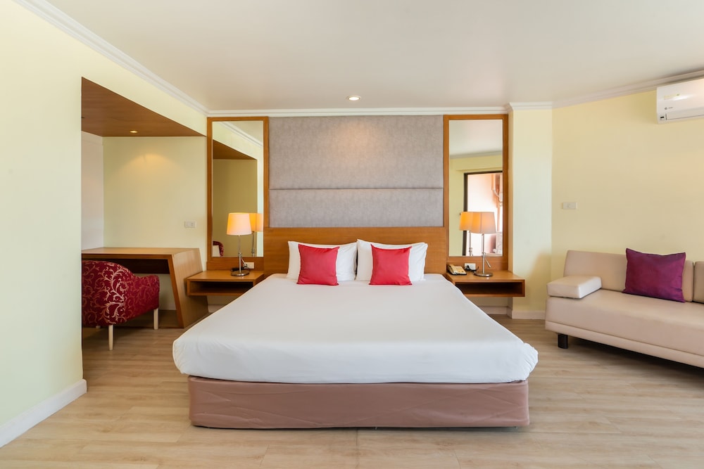 Panoramic Room, 1 King Bed, Sea View thumbnail 5