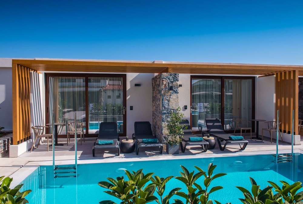 Suite, Private Pool (Interconnecting) - Photo 5