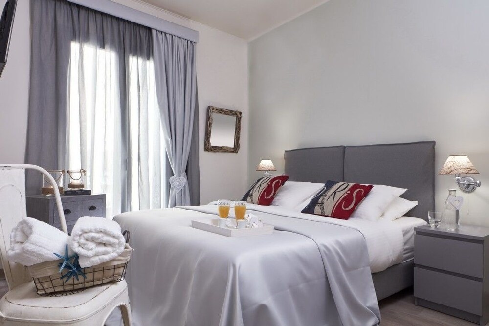 Superior Triple Room, Partial Sea View photo 1