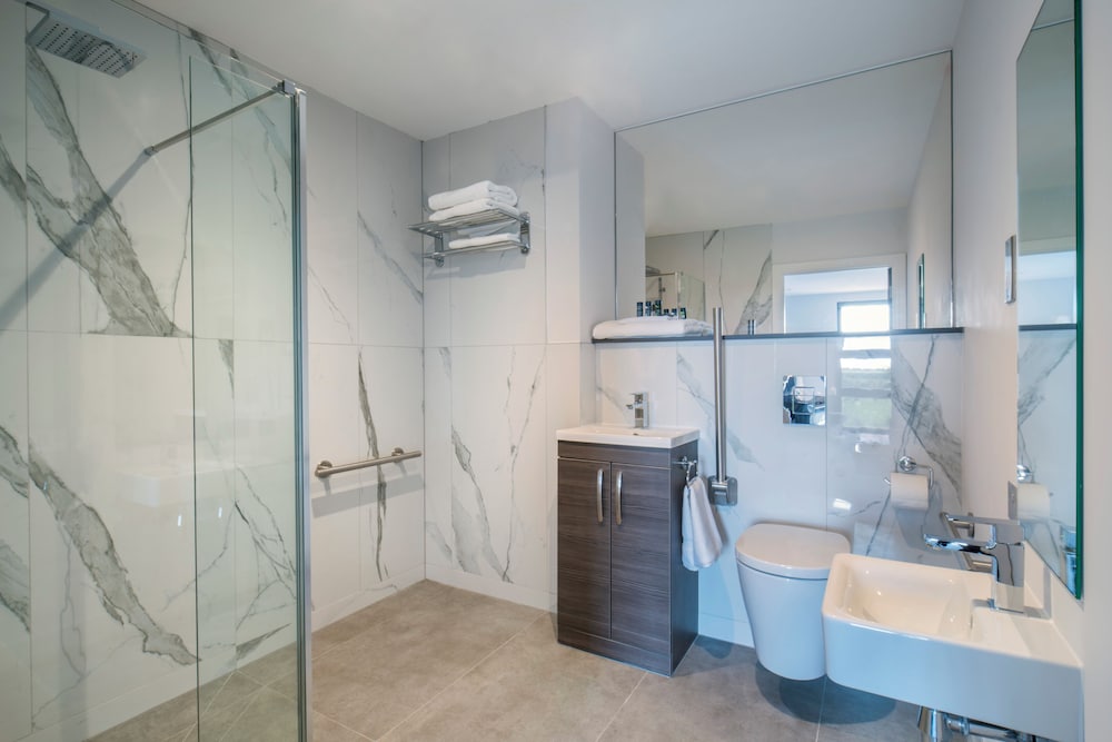 Premium Double Room, 2 Queen Beds, Mobility Accessible