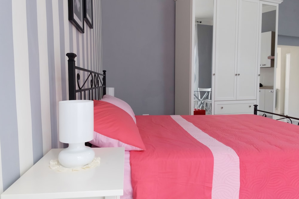 Loft (Red) photo 1
