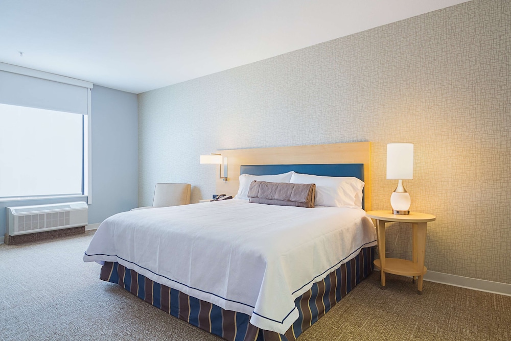 Suite, 1 King Bed, Accessible, Non Smoking (Hearing) photo 1