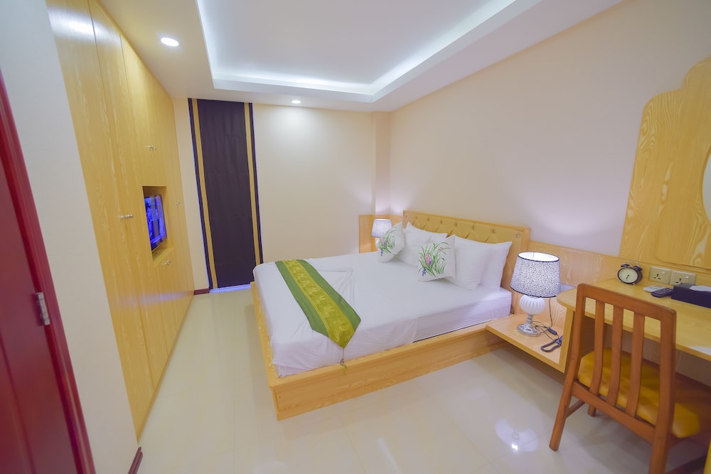 Deluxe Double Room, 1 King Bed photo 2