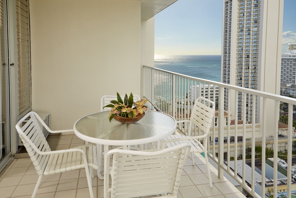 Suite, 1 Bedroom, Partial Ocean View (2 Twin Beds)