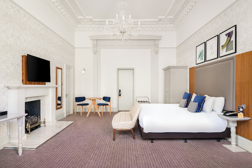 Suite, 1 King Bed - Photo 8