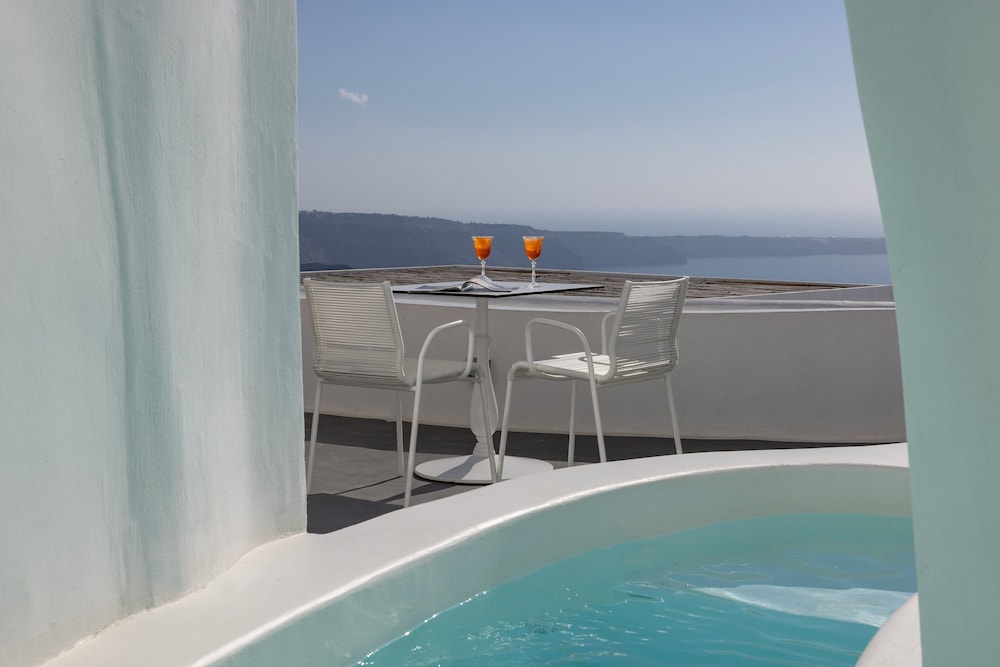 Honeymoon Suite, Jetted Tub - Photo 6