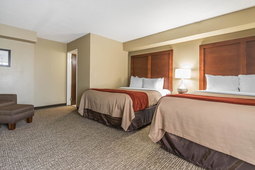 Suite, Multiple Beds, Non Smoking - Photo 4