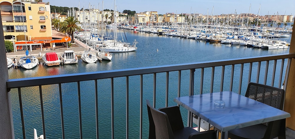 Panoramic Room, 1 Queen Bed, Balcony, Marina View photo 1