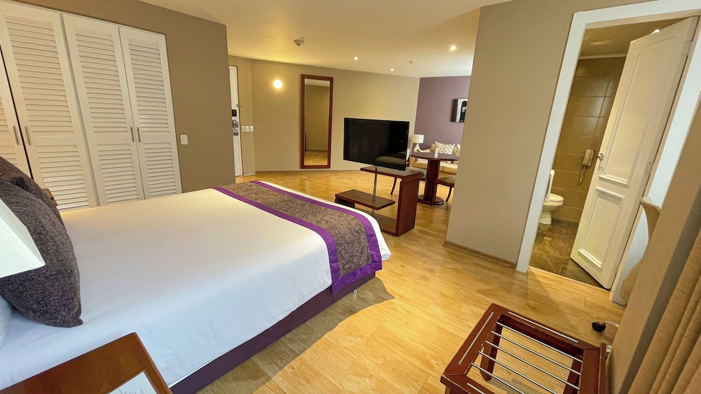 Executive Suite, 1 Queen Bed - Photo 4
