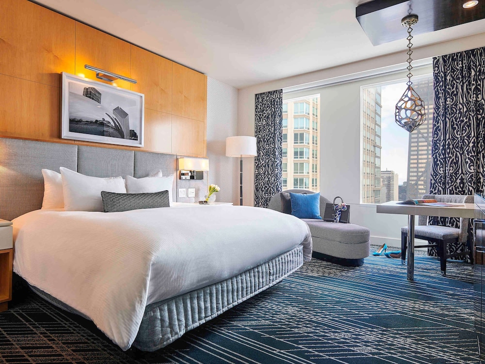 Classic Room, 1 King Bed (Floors 6-10) - Photo 2