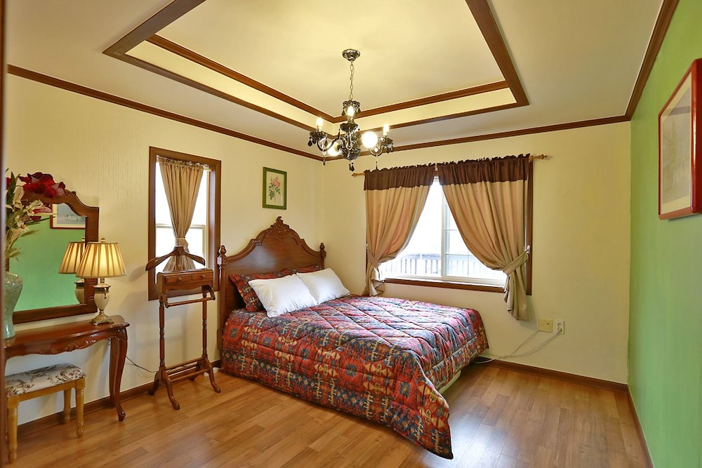 Room (Jade) photo 2
