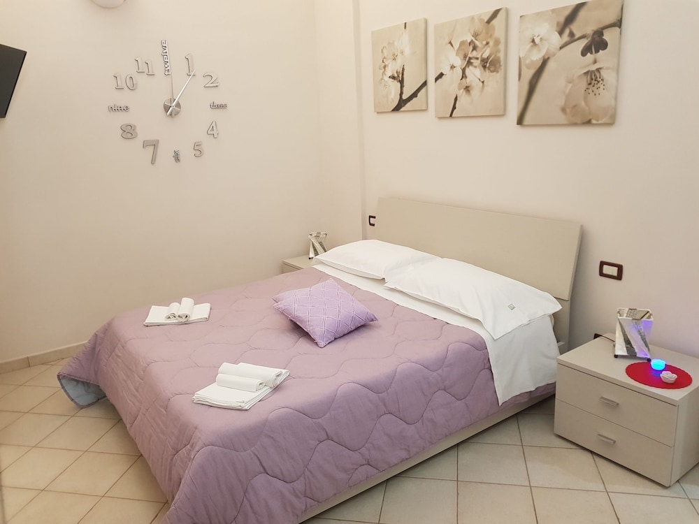 Basic Apartment, Kitchenette, Garden View photo 3