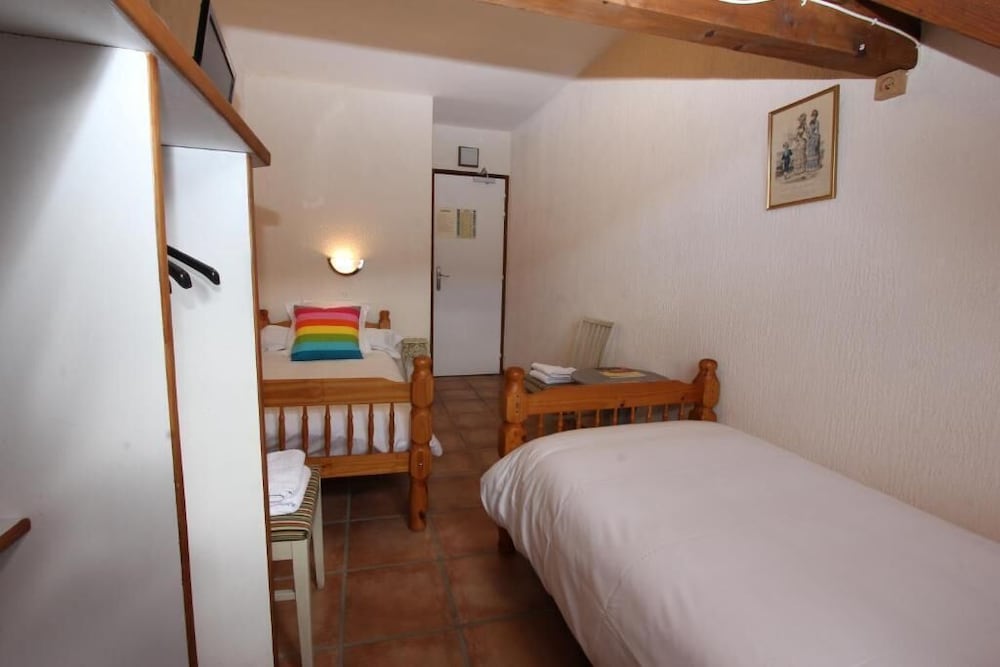Basic Double Room Single Use photo 2