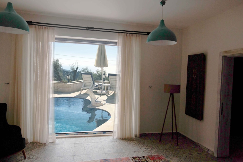 Suite, 1 Bedroom, Pool View photo 3