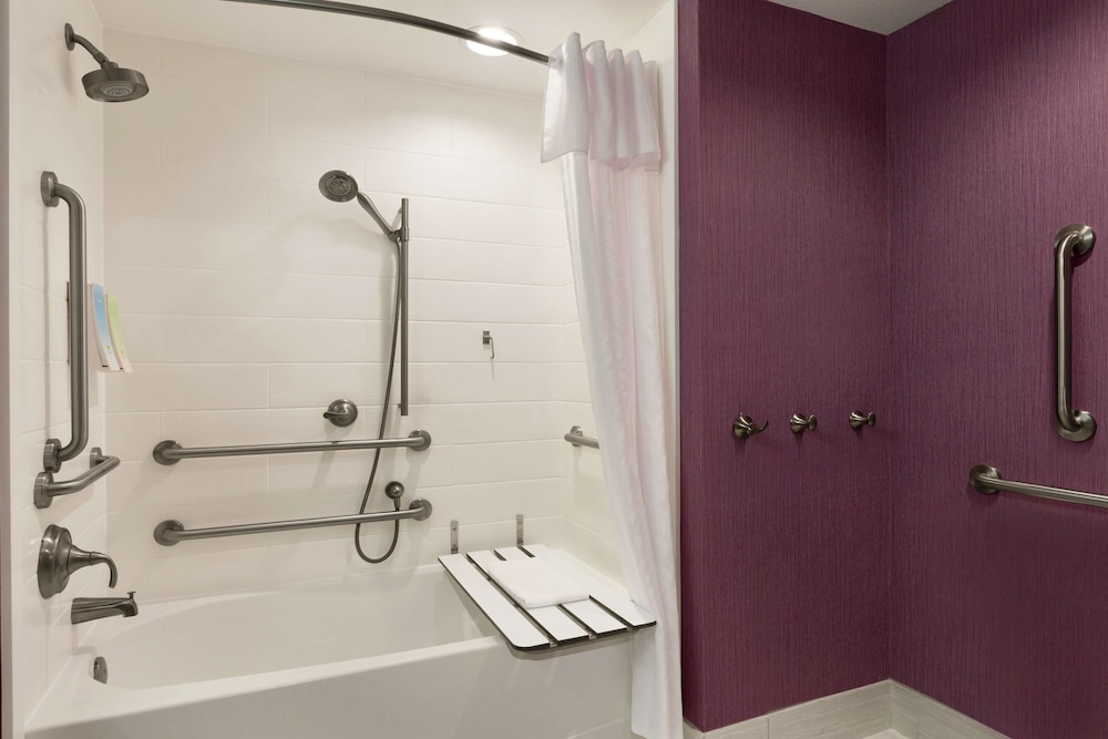 Studio, 2 Queen Beds, Accessible, Non Smoking (Roll-in Shower)