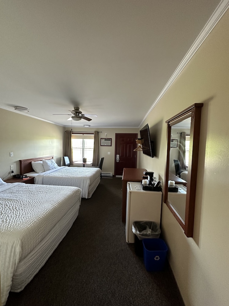 Standard Room, 2 Queen Beds photo 3