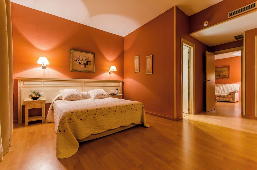 Basic Double or Twin Room - Photo 3
