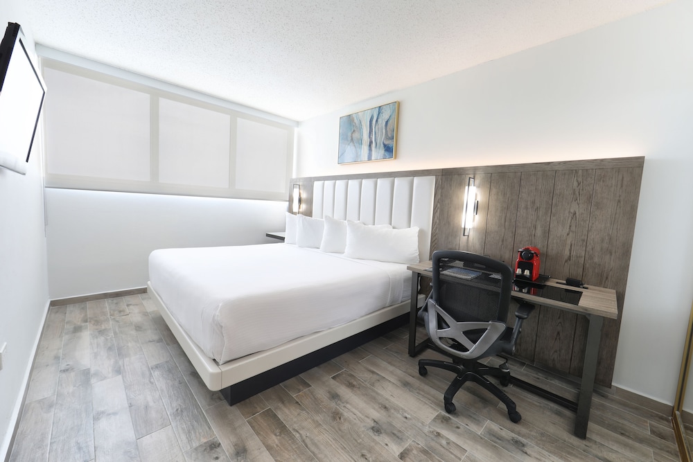 Standard Room, 1 King Bed - Photo 1
