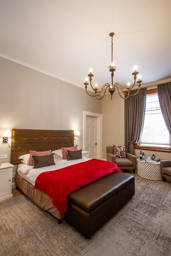 Honeymoon Suite