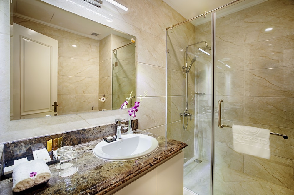 Riverside Room photo 2