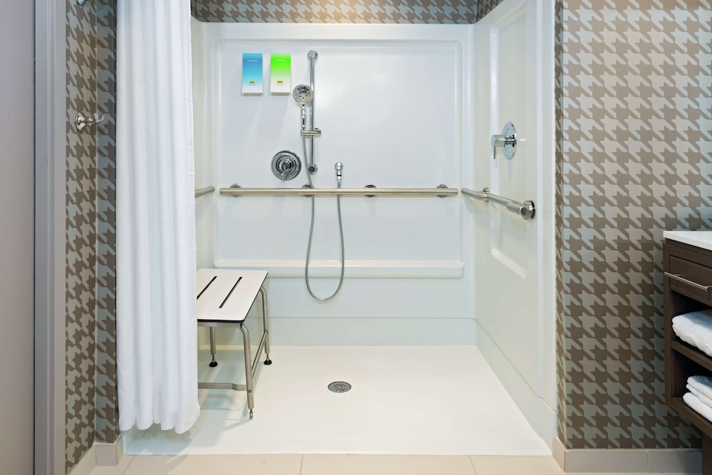 One-Bedroom King Suite - Non-Smoking thumbnail 6