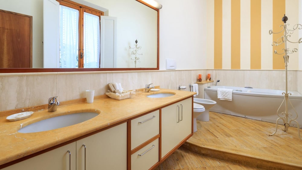 Villa photo 3