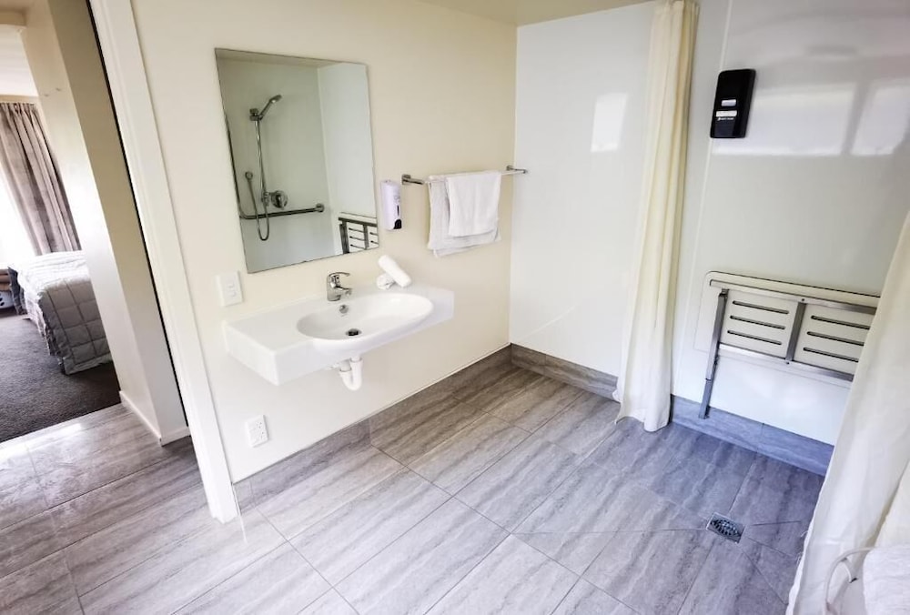 Double or Twin Room, 1 Double Bed, Mobility Accessible photo 2
