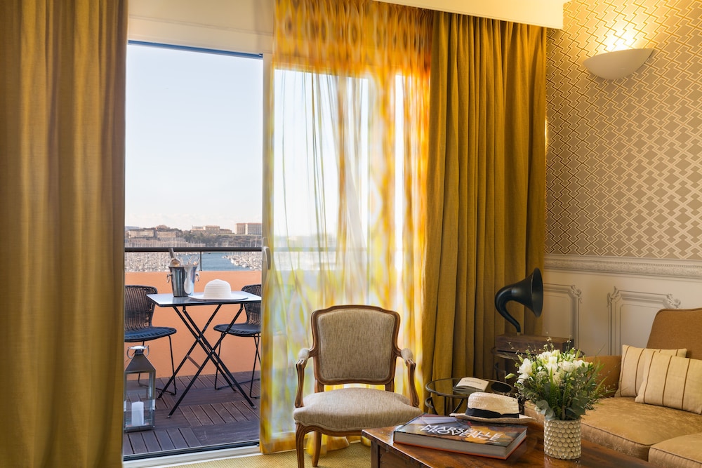 Suite, 1 King Bed, Terrace - Photo 2