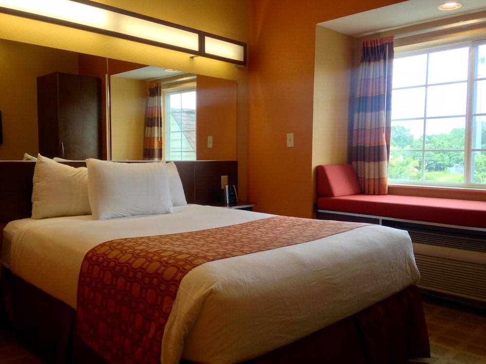Standard Room, 1 Queen Bed photo 2