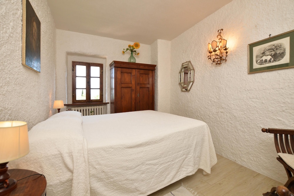 Family House, Multiple Bedrooms, 2 Bathrooms, Mountainside (Il Fortino) photo 1