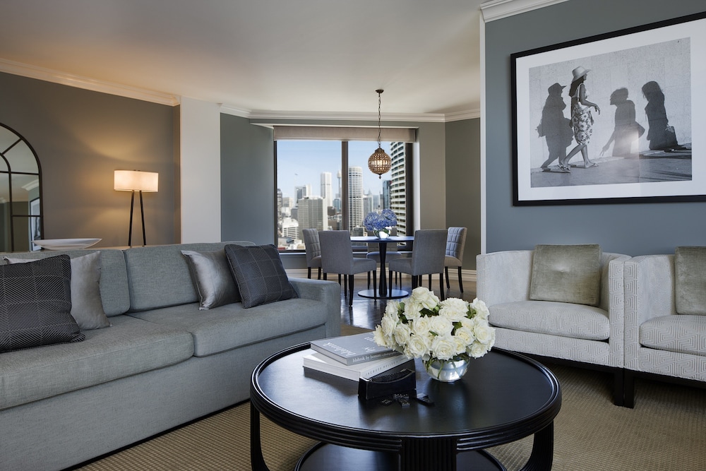 Royal One Bedroom Suite (Non Smoking)