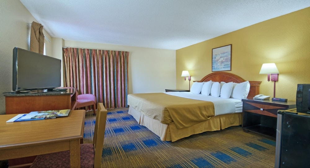 Superior Room, 1 King Bed, Shared Balcony - Non-smoking photo 1