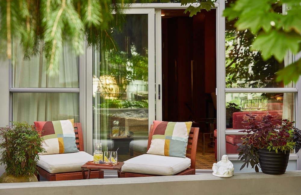 Premier Room, 1 Bedroom, Terrace, Garden View thumbnail 5