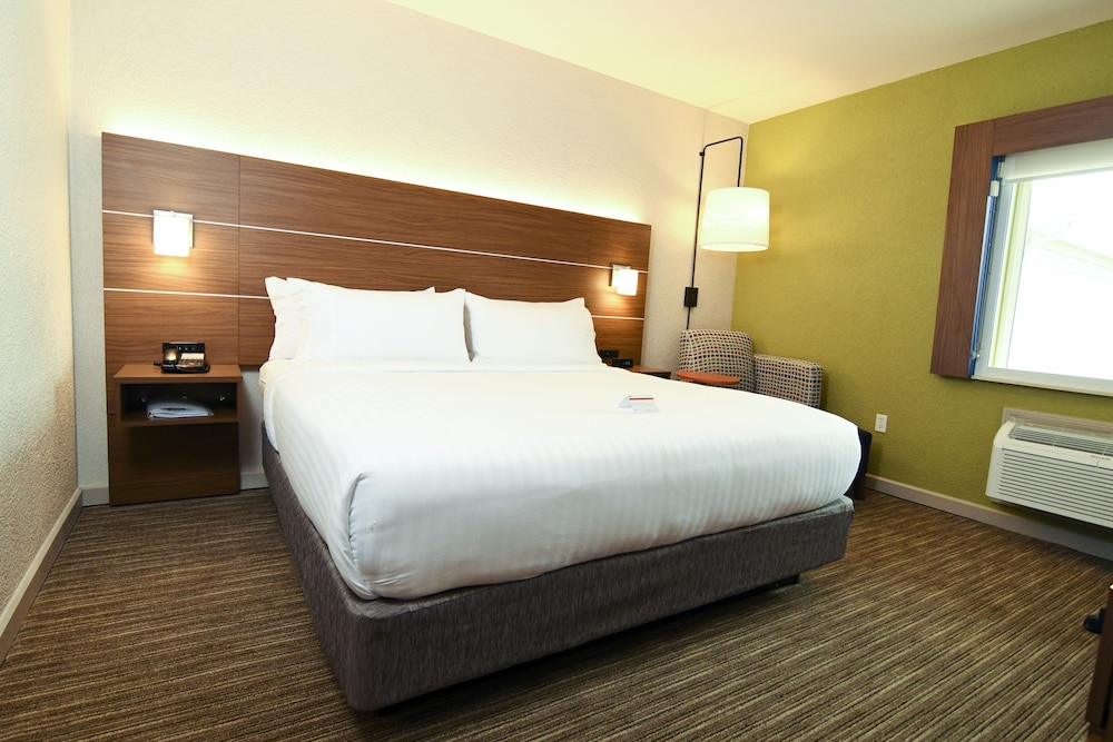 Standard Room, 1 King Bed - Photo 4