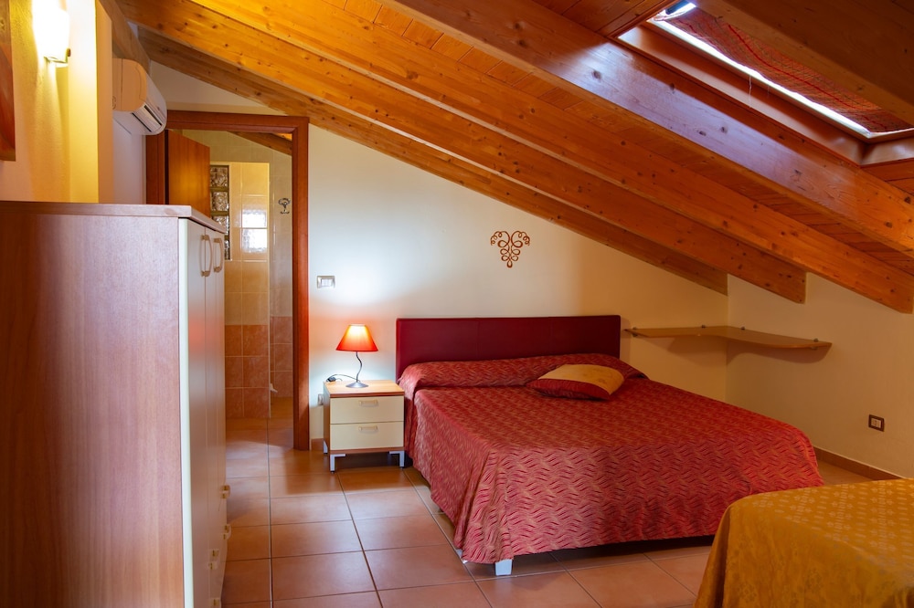 Room photo 2