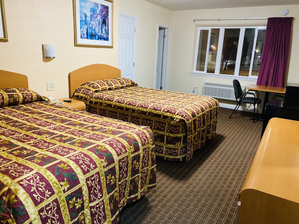 Standard Room, 2 Double Beds - Photo 5